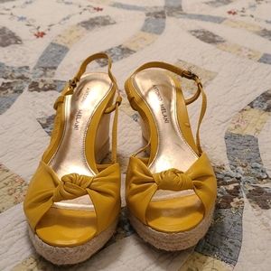 Cute COMFORTABLE yellow wedges